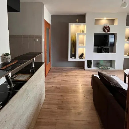 Uzivajte U Mirnom I Elegantnom Smjestaju Podgoriçe