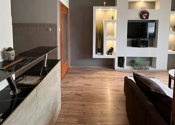 Uzivajte U Mirnom I Elegantnom Smjestaju Podgoriçe